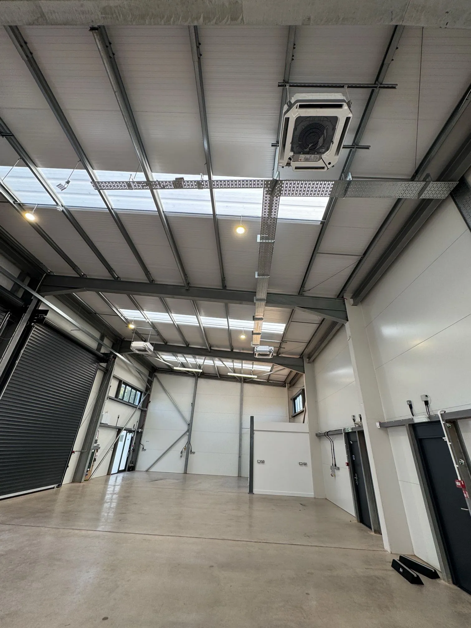 Commercial air conditioning installation